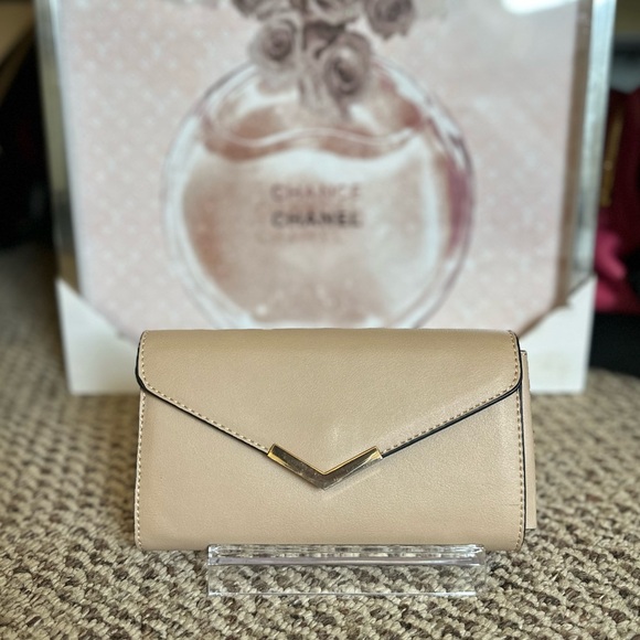 ❤️🔥2/$20❤️🔥Urban Expressions Envelope Style Wallet EUC - Picture 1 of 6
